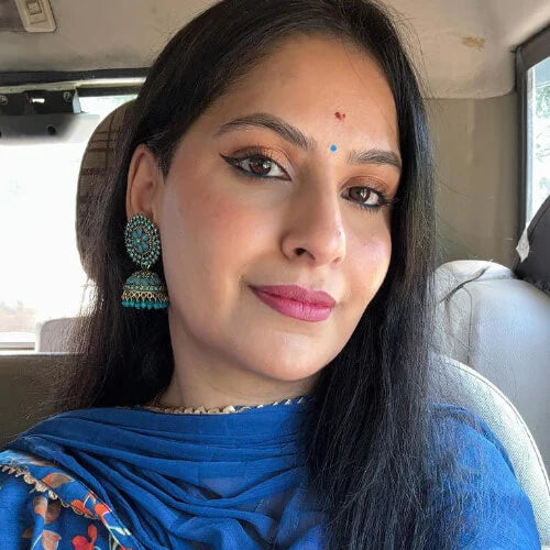 files/In_my_Salwar_era_Comfy_______Few_pics_from_my_India_visit_me_photo_makeup_salwar_india_contentcreator_travel_myntrafinds_myntrafashion_myntrahaul_karnataka_bengaluru_mysuru_shimoga_fd.webp